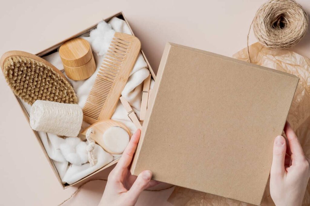 cutie de abonament lunară cu produse sustenabile și cosmetice naturale pentru îngrijire personală